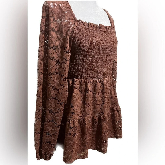 Andree by unit size M burnt orange lace sleeve smocked front top - Picture 2 of 9